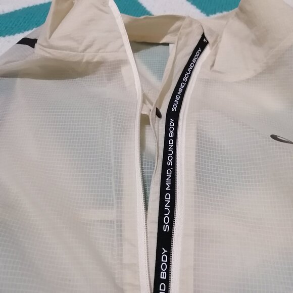 Asics Metarun Packable Gilet in "Birch," BNWT - Picture 6 of 10